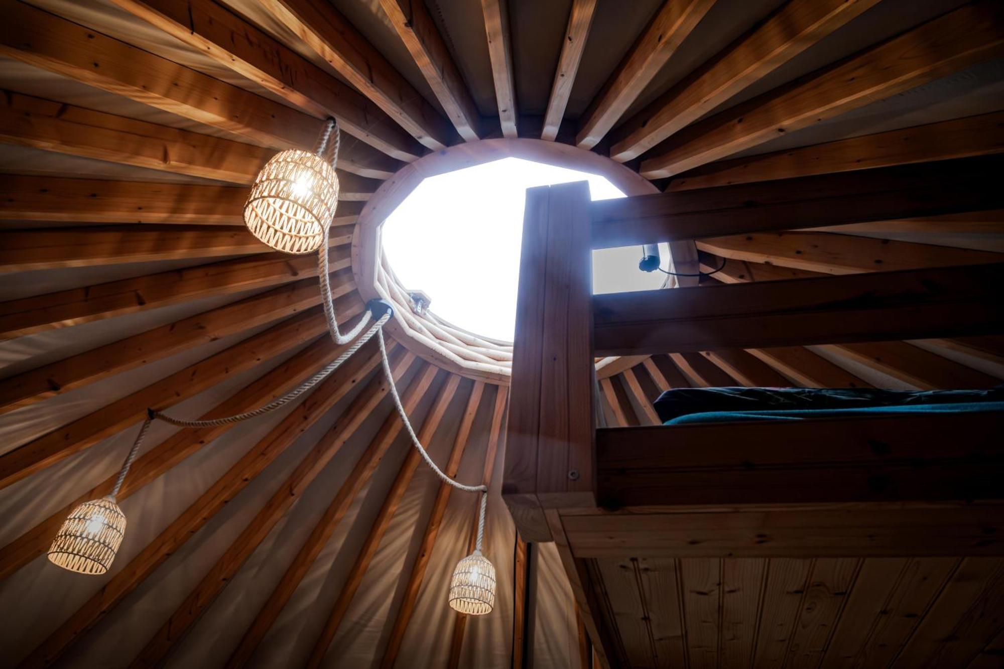 Glamping Niebianska Osada Jurty Dolnoslaskie & * Polanica-Zdrój