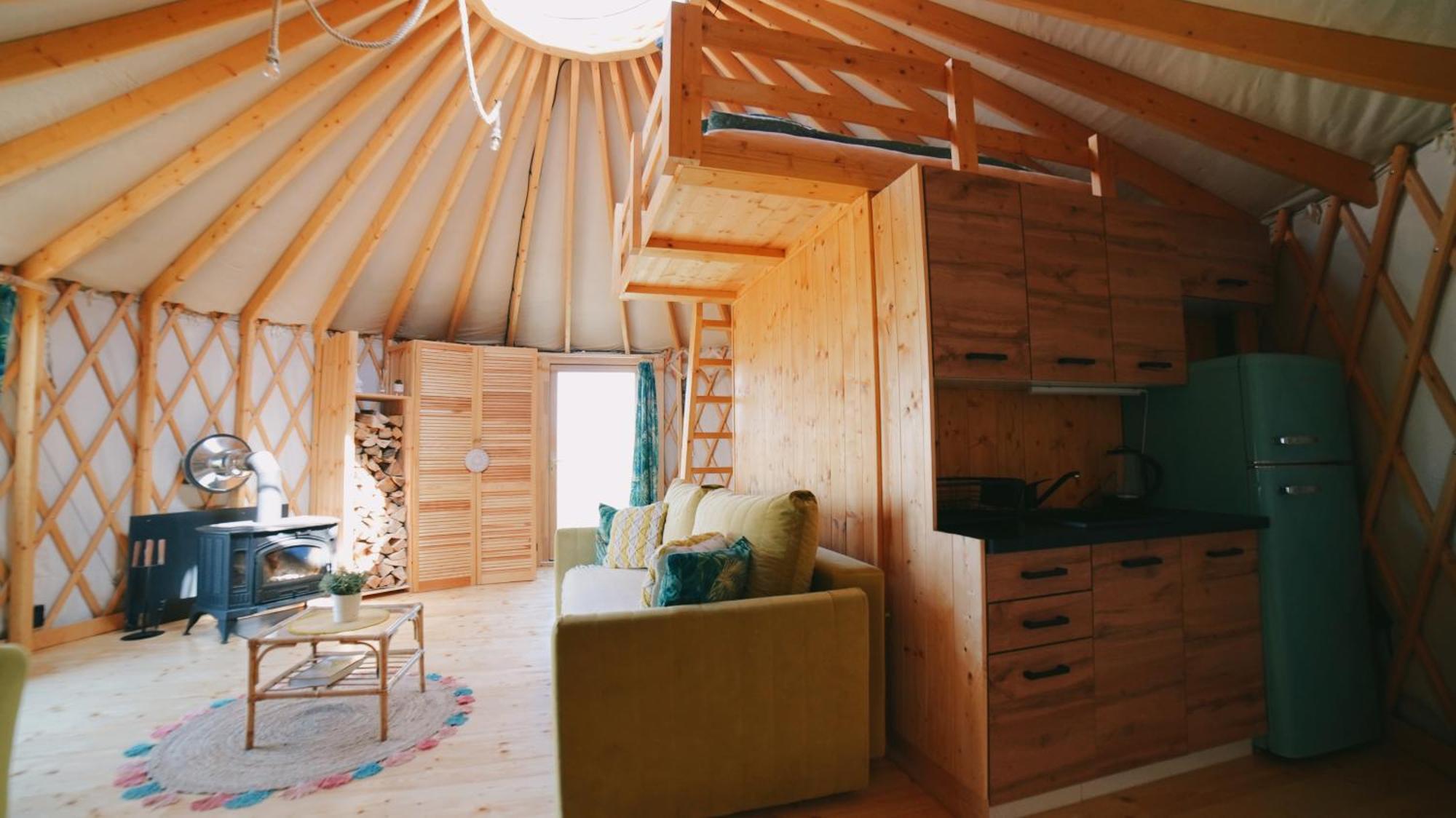Glamping Niebianska Osada Jurty Dolnoslaskie & *