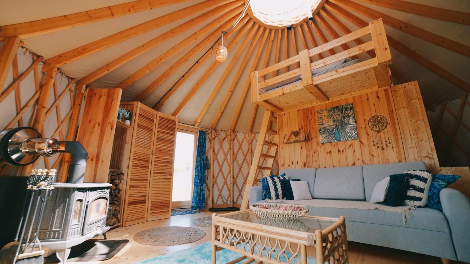 Glamping Niebianska Osada Jurty Dolnoslaskie & *