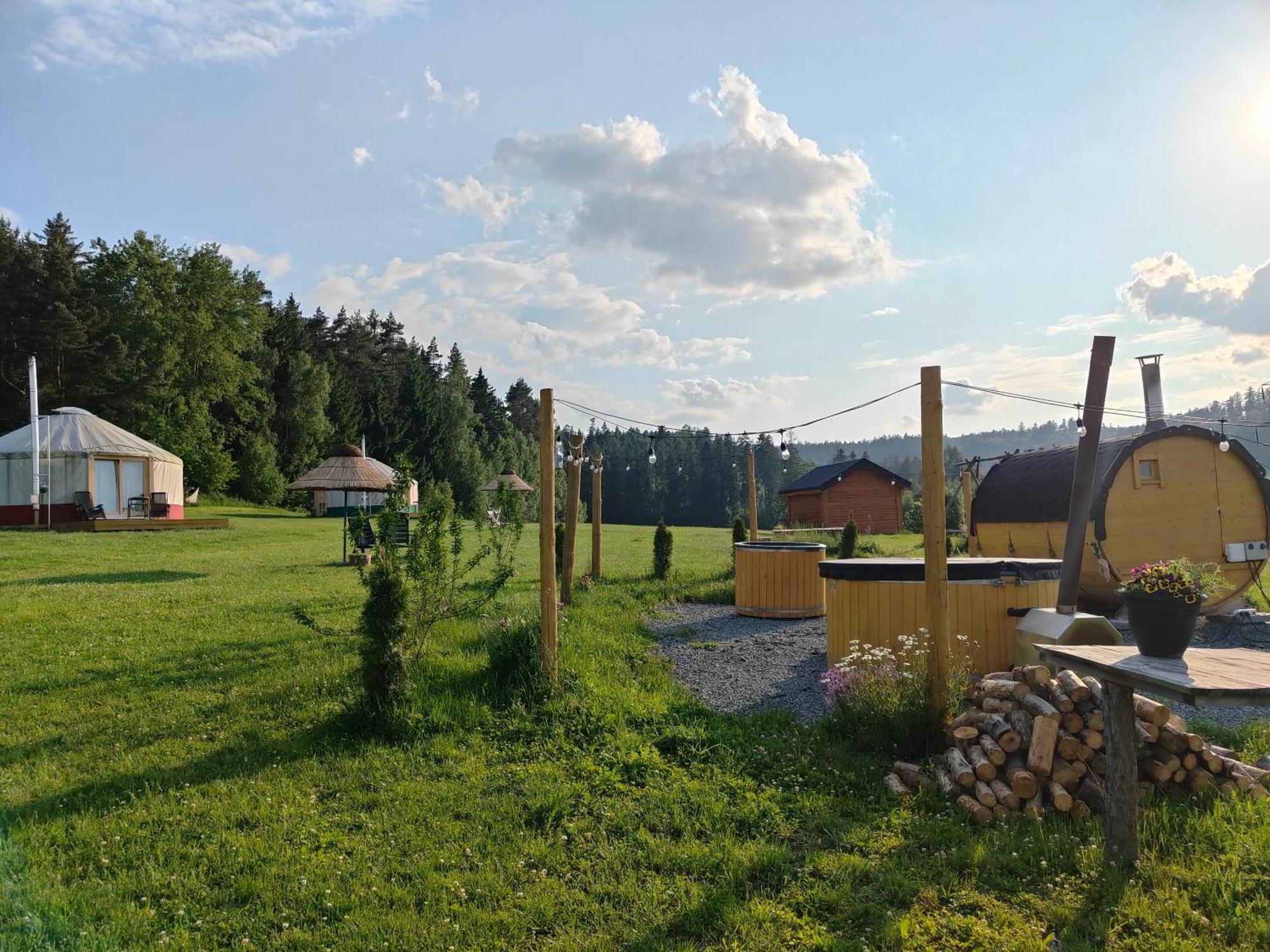 Glamping Niebianska Osada Jurty Dolnoslaskie & Luksustelt *